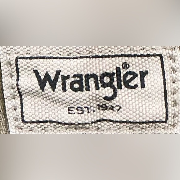 Wrangler Men's Relaxed Fit Tan Shorts (NWT) - Picture 6 of 6